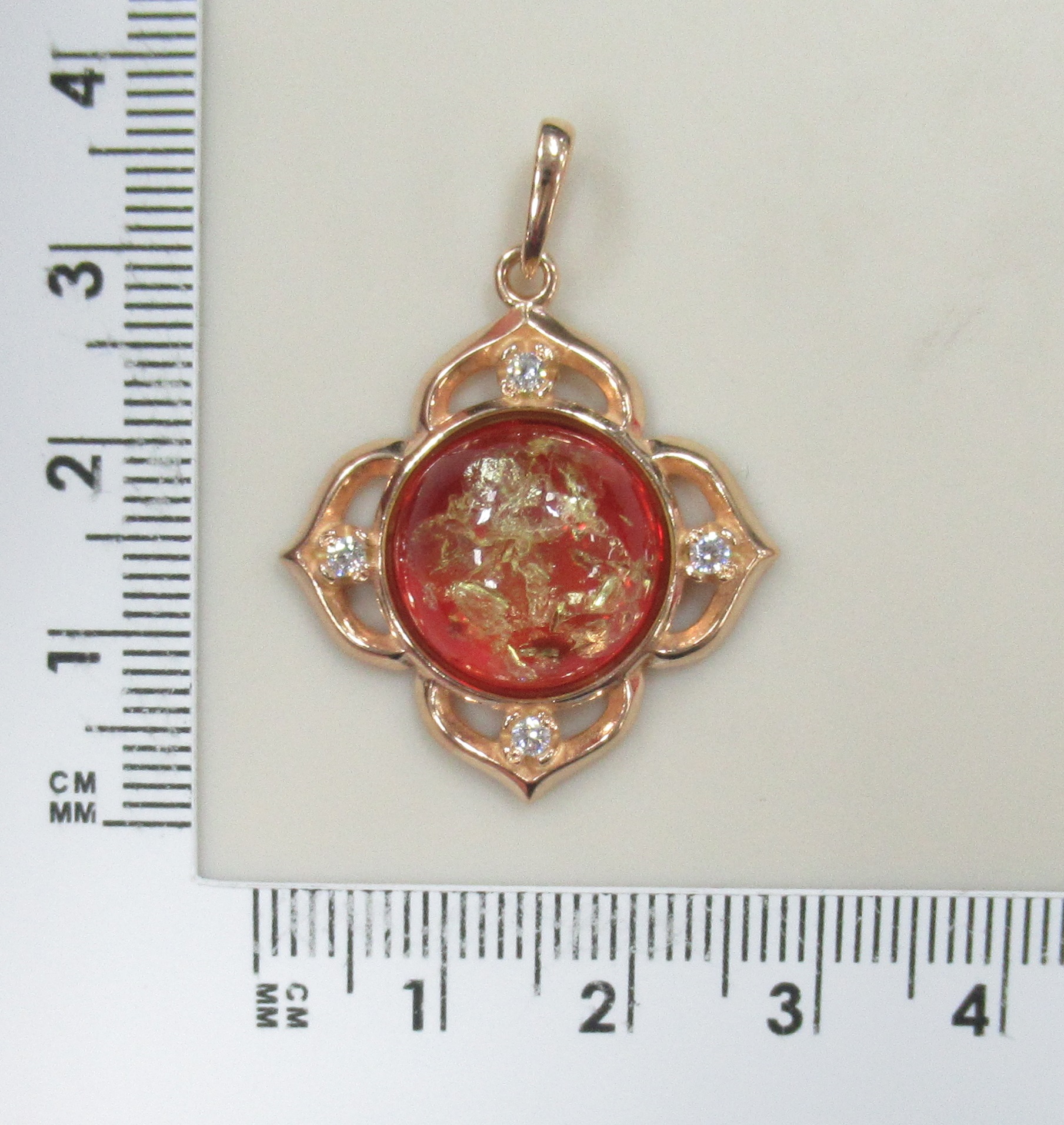 Серебряная подвеска с янтарем